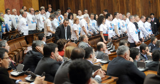 Меницама секу крила прелетача